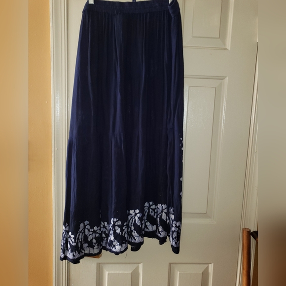 Navy Floral Skirt - Picture 3 of 8